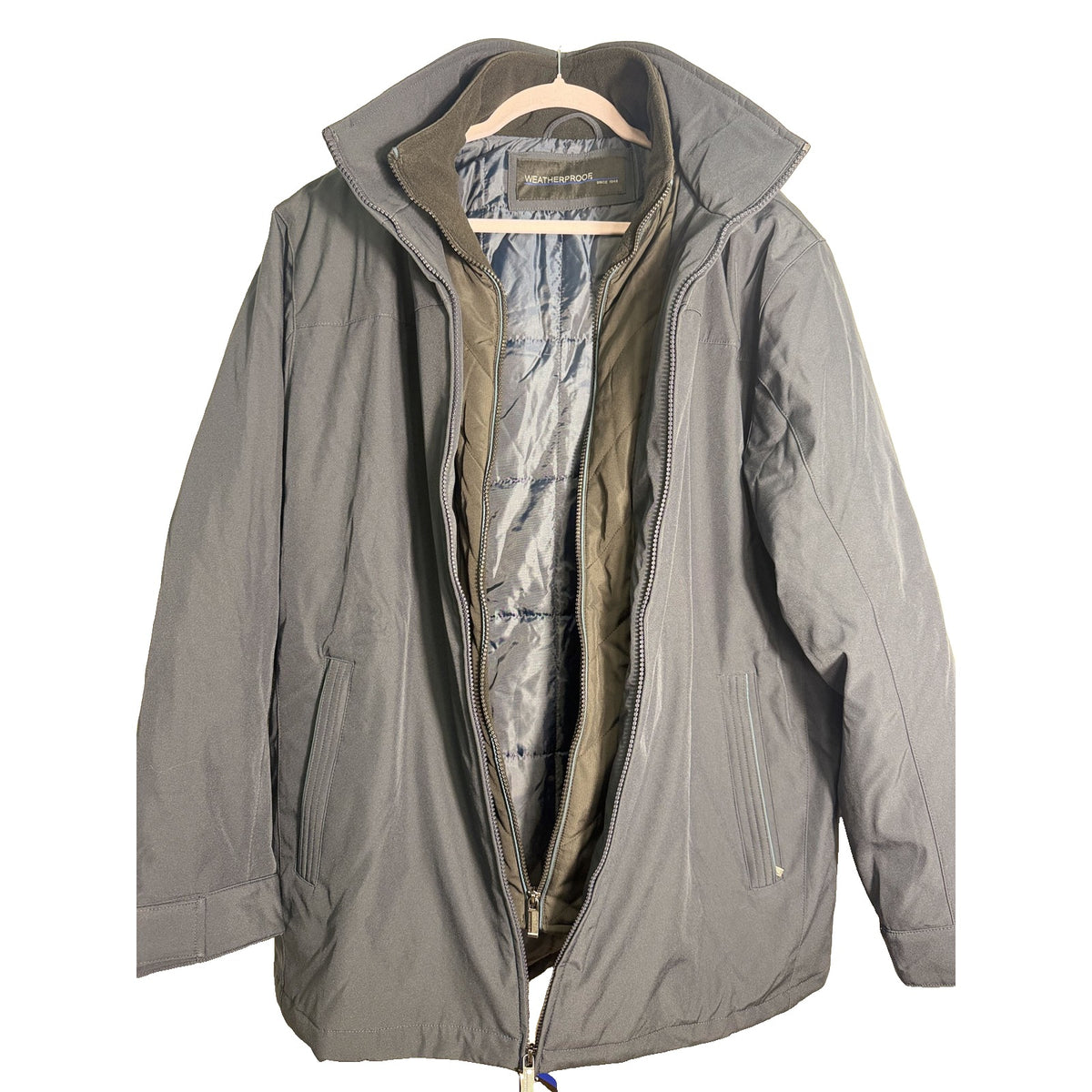 Weatherproof men's navy blue stretch tech hooded jacket with quilted bib, weatherproof design, size large, new with tags.