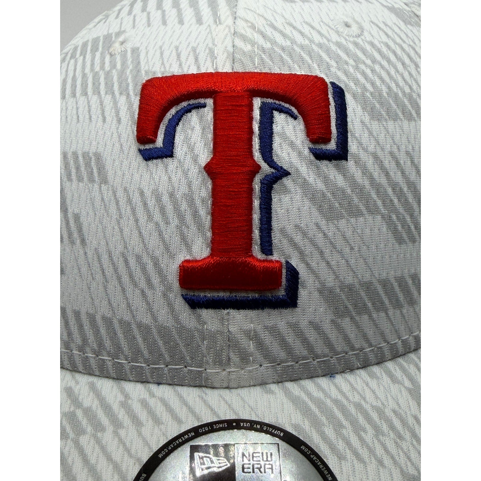 White and gray New Era Texas Rangers MLB youth 39THIRTY stretch fit hat, front view showing team logo and adjustable fit.