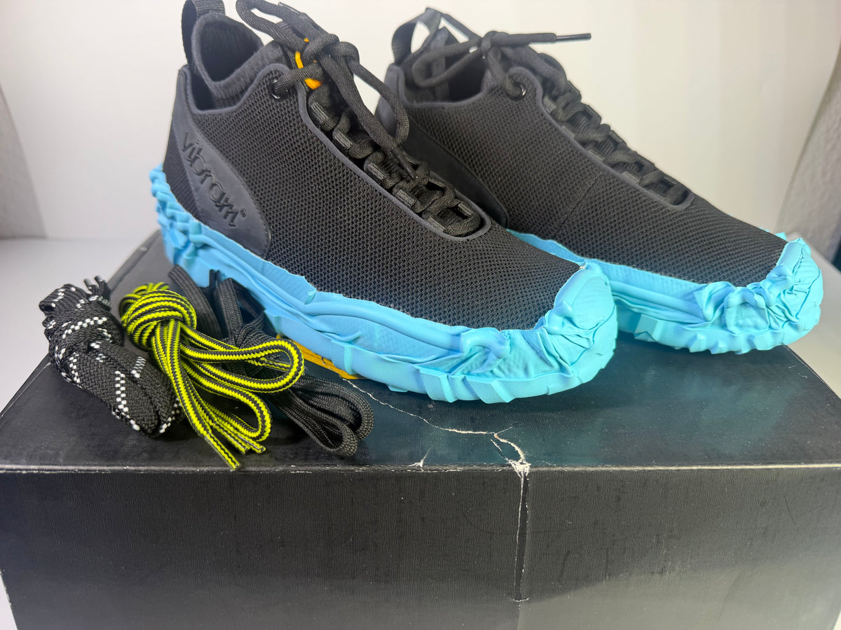 Vibram Wrap & Go athletic sneakers in black and sky blue, US size 6, with breathable fabric and sporty design.