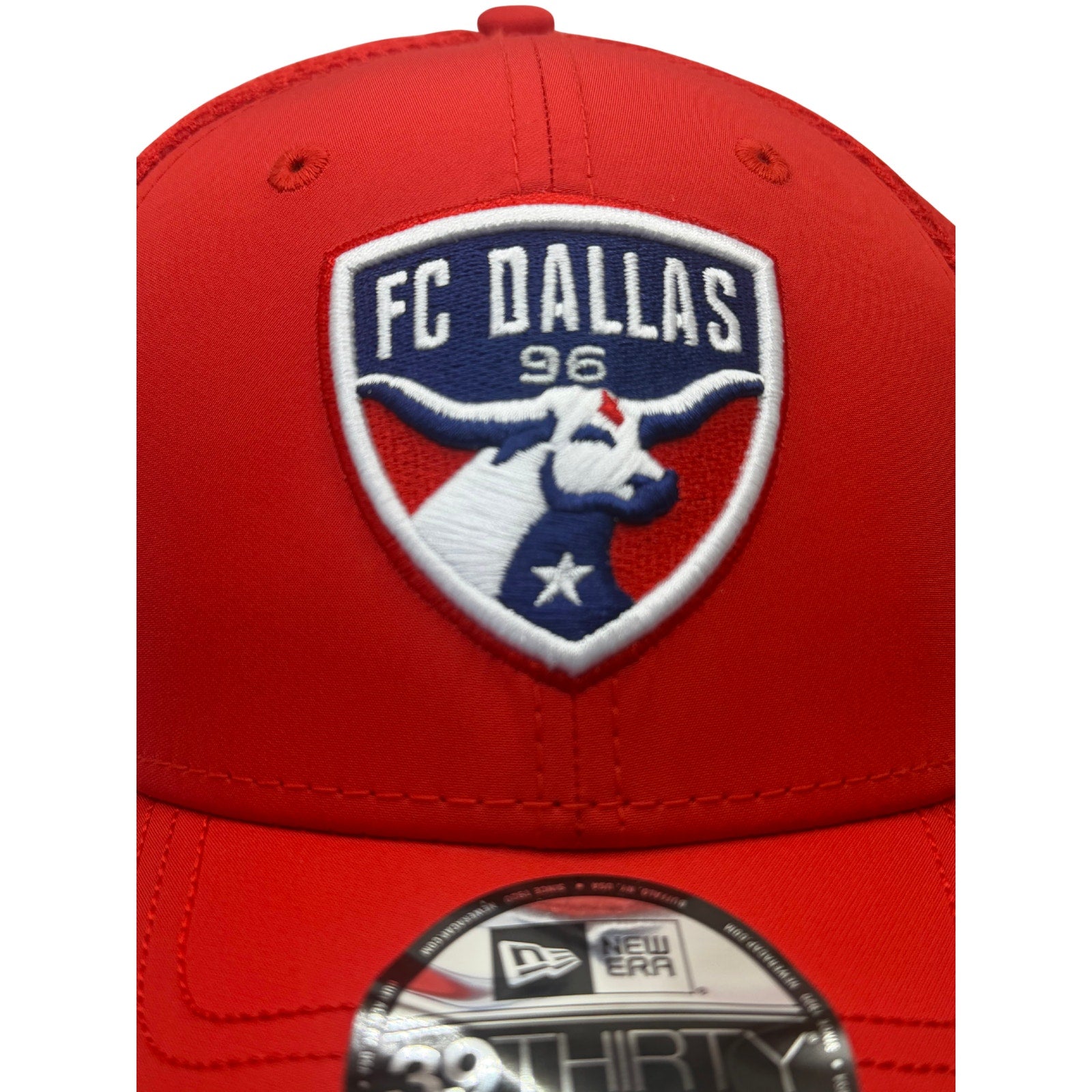 New Era FC Dallas red 39THIRTY stretch fit MLS hat, medium-large size, showing the curved brim and team logo on the front.